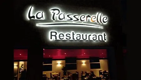 Hotel La Nouvelle Passerelle 2*