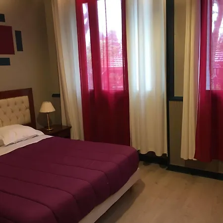 La Nouvelle Passerelle Hotel Décines-Charpieu