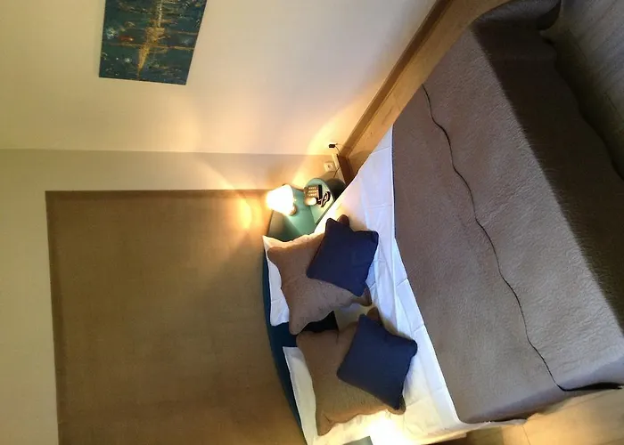 Hotell La Nouvelle Passerelle 2*