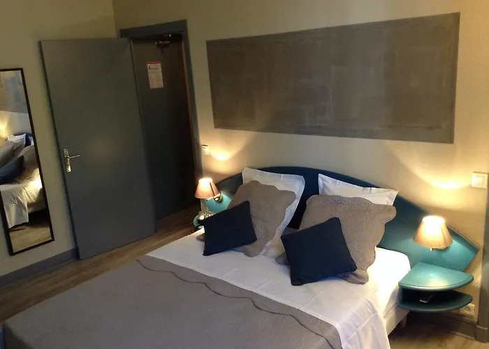 Hotell La Nouvelle Passerelle Décines-Charpieu