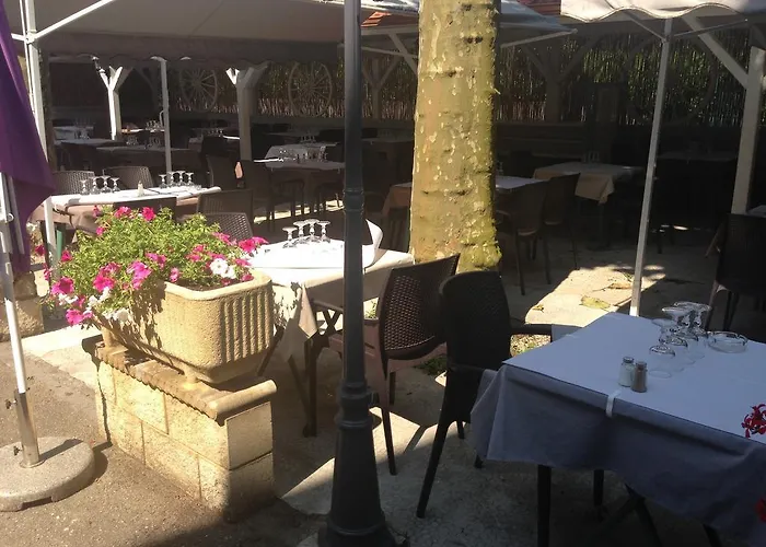 Hotell La Nouvelle Passerelle 2*