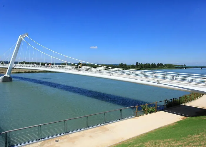 Hotell La Nouvelle Passerelle Décines-Charpieu