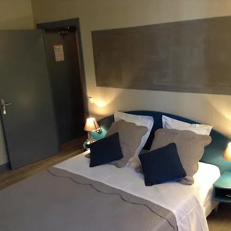 ホテル La Nouvelle Passerelle デシーヌ・シャルピュー