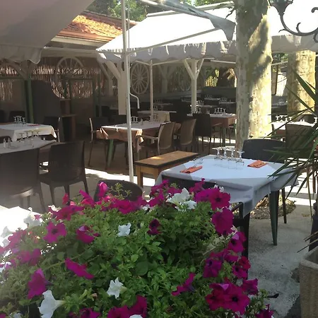 La Nouvelle Passerelle デシーヌ・シャルピュー